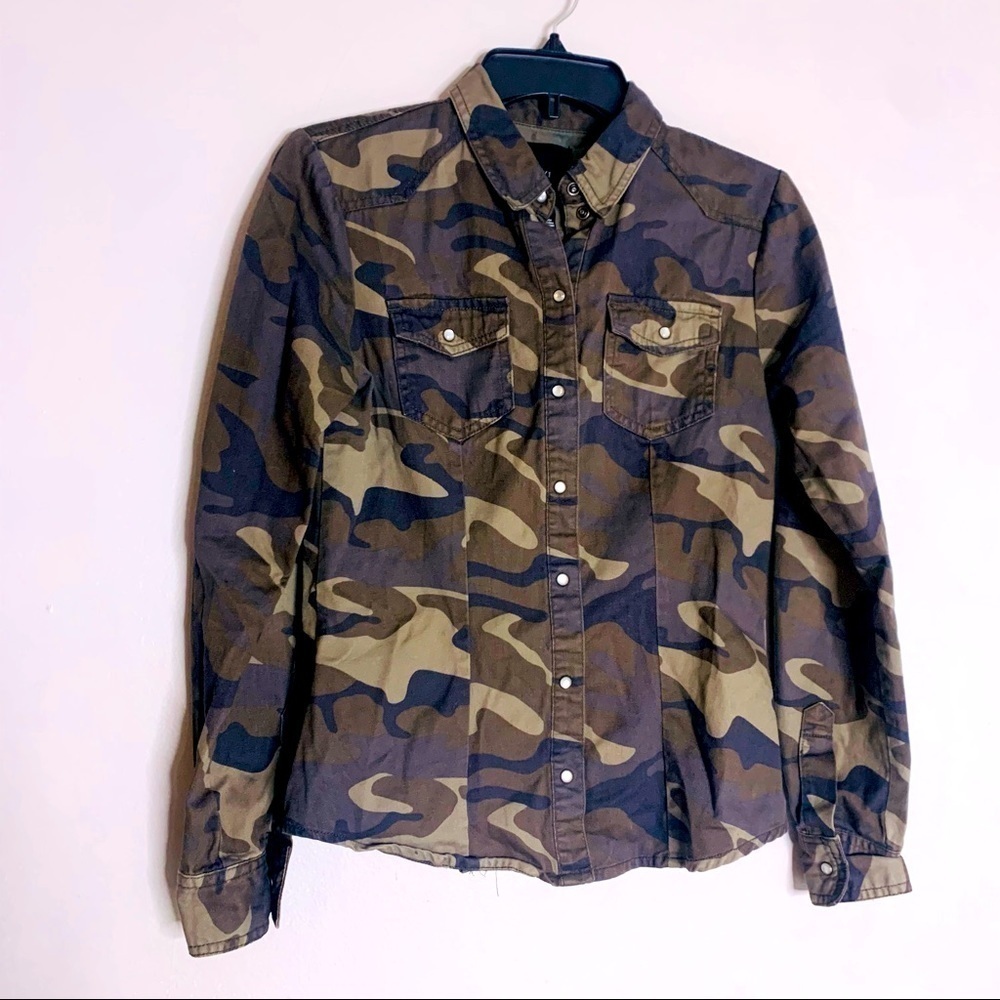 XXI forever 21 Desert storm army camouflage button down tabs sleeve shirt small